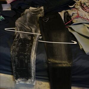4 jeans 2 EN/Noir size 36 one true religion size 34, and one motive size 34.